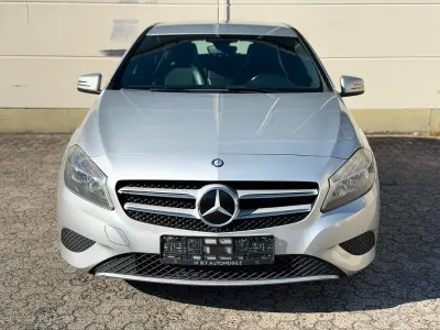 Gebraucht Mercedes A180 122 PS (89 kW) 2012 Silber Kleinwagen