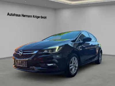 Używany Opel Astra Dynamic 150 KM (110 kW) 2016 Czarny Sedan/Limuzyna