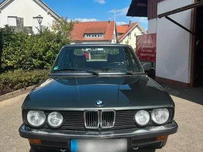 Gebraucht BMW 520 125 PS (91 kW) 1984 Grün Limousine