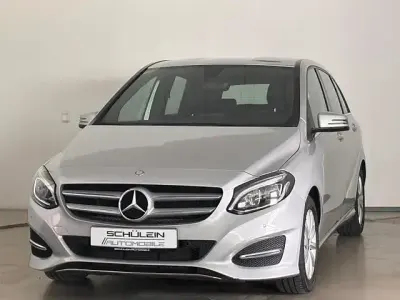 Gebraucht Mercedes B180 122 PS (89 kW) 2016 Polarsilber  metalliclack Kleinwagen