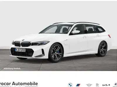 Gebraucht BMW 330e M Sport 360 PS (264 kW) 2025 Weiß Kombi
