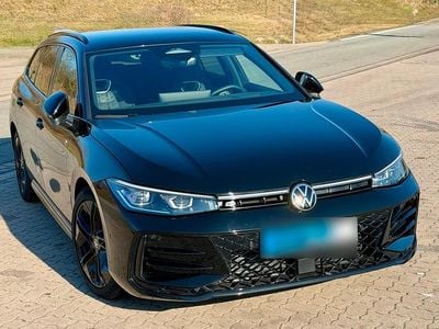 Second-hand VW Passat R-line 150 CP (110 kW) 2025 Negru Break