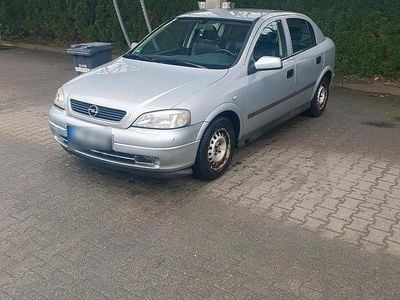 Gebraucht Opel Astra 101 PS (74 kW) 1999 Silber Limousine