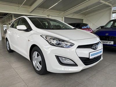 Creamy white Gebraucht 2014 Hyundai i30 Edition Limousine | 7.990 € (Etwas zu teuer)