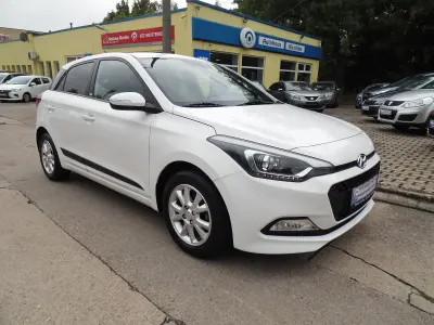 Gebraucht Hyundai i20 Passion 84 PS (61 kW) 2016 Weiß Limousine