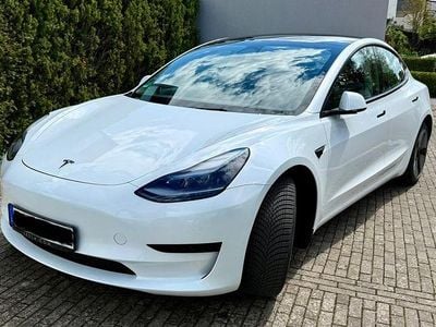 Gebraucht Tesla Model 3 Standard Range 239 kW (325 PS) 2022 Weiß Limousine