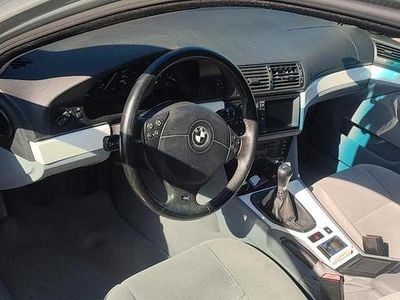 BMW 523