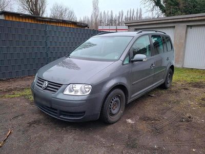 Grau Gebraucht 2005 VW Touran Van / Kleinbus | 1.700 € (Fairer Preis)