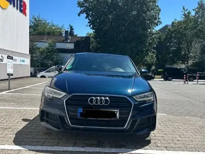 Gebraucht Audi A3 Sport 116 PS (85 kW) 2019 Blau Limousine