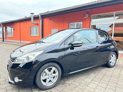 Gebraucht Peugeot 208 Active 92 PS (67 kW) 2012 Perla nera/metallic Kleinwagen