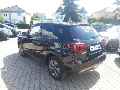 Gebraucht Suzuki Vitara Club 129 PS (94 kW) 2023 Schwarz SUV
