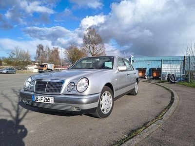 Gebraucht Mercedes E320 Elegance 220 PS (161 kW) 1995 Silber Limousine