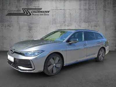 Neu VW Passat R-line 193 PS (141 kW) 2025 Grau Kombi