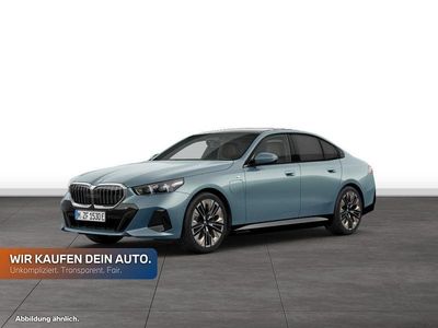 Gebraucht BMW 550e Comfort Edition 489 PS (359 kW) 2024 Cape york grün metallic Limousine