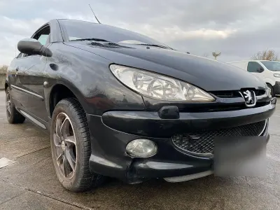 Gebraucht Peugeot 206 CC 109 PS (80 kW) 2004 Schwarz Cabrio