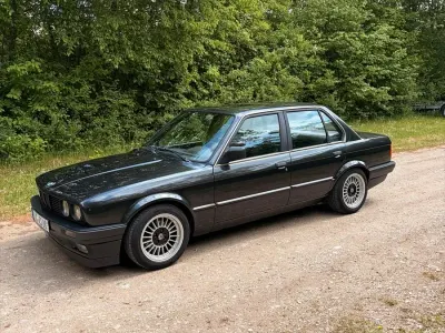 Używany BMW 318 113 KM (83 kW) 1988 Czarny Sedan/Limuzyna