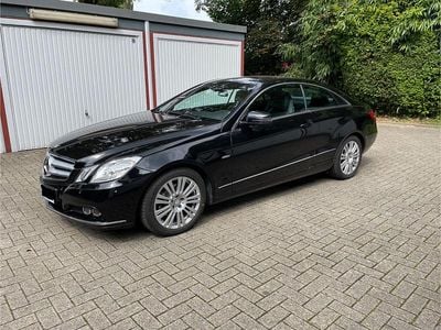 Gebraucht Mercedes E200 Avantgarde 184 PS (135 kW) 2010 Schwarz Coupé