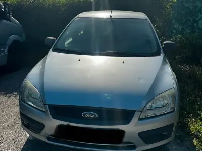 Gebraucht Ford Focus 105 PS (77 kW) 2005 Grau Kombi