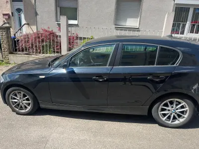 Gebraucht BMW 116 122 PS (89 kW) 2011 Schwarz Kleinwagen
