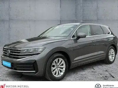 Gebraucht VW Touareg Elegance 231 PS (169 kW) 2025 Grau SUV