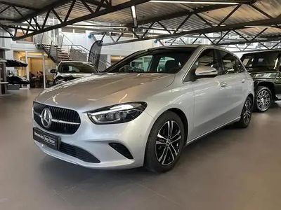 Gebraucht Mercedes B200 163 PS (119 kW) 2024 Metalliclack hightechsilber Van / Kleinbus