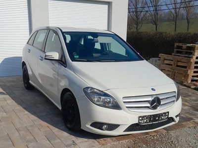 Gebraucht Mercedes B180 122 PS (89 kW) 2013 Weiß Van / Kleinbus