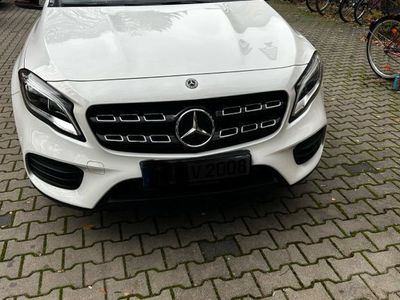 Mercedes GLA220