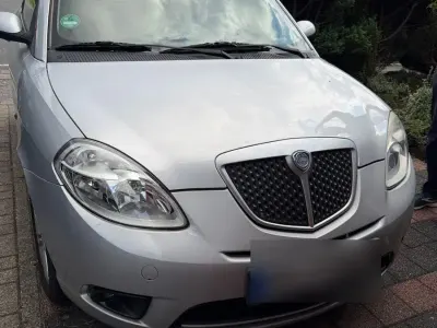 Gebraucht Lancia Ypsilon 60 PS (44 kW) 2010 Silber Kleinwagen