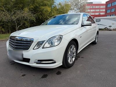 Gebraucht Mercedes E200 Avantgarde 136 PS (100 kW) 2011 Weiß Limousine