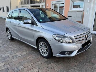 Silber Gebraucht 2014 Mercedes B180 Van / Kleinbus | 8.990 € (Guter Preis)