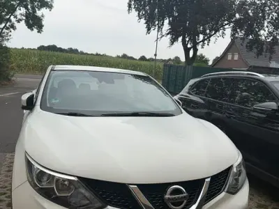 Gebraucht Nissan Qashqai Acenta 131 PS (96 kW) 2016 Weiß SUV