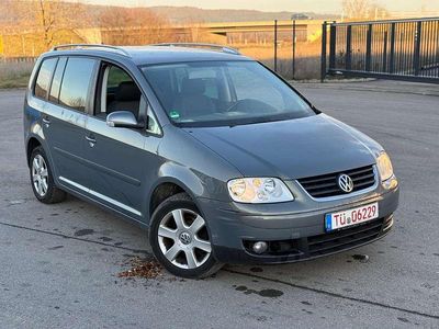 Grau Gebraucht 2005 VW Touran Van / Kleinbus | 2.899 € (Fairer Preis)
