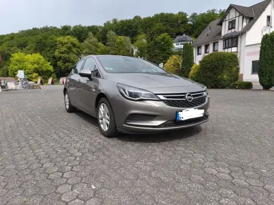 Gebraucht Opel Astra 105 PS (77 kW) 2016 Limousine