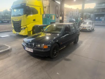 Gebraucht BMW 318 1997 Blau Kombi