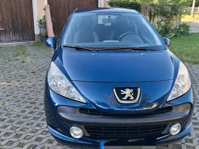 Gebraucht Peugeot 207 95 PS (69 kW) 2009 Blau Kleinwagen