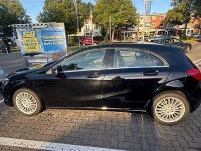 Gebraucht Mercedes A180 122 PS (89 kW) 2016 Schwarz Limousine