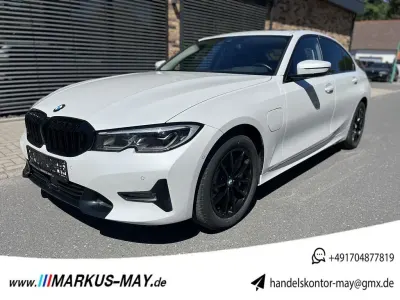 Gebraucht BMW 330e Sport Line 184 PS (135 kW) 2020 Weiß Limousine