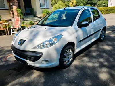 Gebraucht Peugeot 206 60 PS (44 kW) 2010 Weiß Kleinwagen