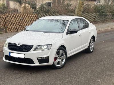 Weiß Gebraucht 2015 Skoda Octavia RS Limousine | 11.000 € (Fairer Preis)