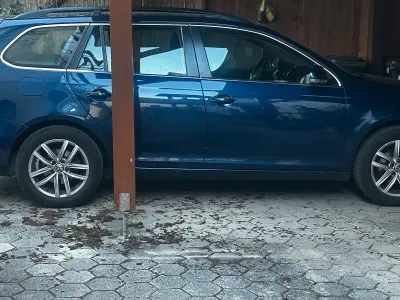 Gebraucht VW Golf VI 105 PS (77 kW) 2010 Blau Kleinwagen