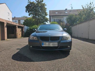 Grau Gebraucht 2006 BMW 320 Limousine | 2.800 € (Fairer Preis)