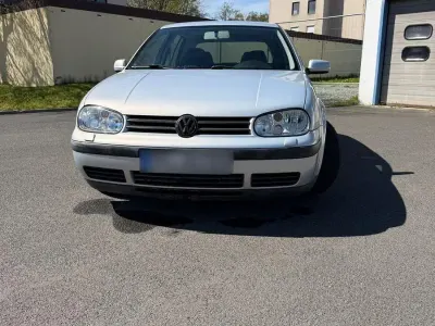 Second-hand VW Golf III Basis 101 CP (74 kW) 1999 Argintiu Berlinǎ