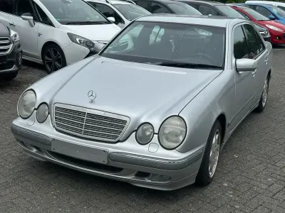Gebraucht Mercedes E240 Elegance 170 PS (125 kW) 2001 Silber Limousine