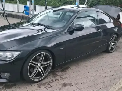 Gebraucht BMW 320 184 PS (135 kW) 2011 Schwarz Coupé