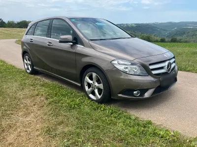 Gebraucht Mercedes B200 156 PS (114 kW) 2012 Grau Kleinwagen