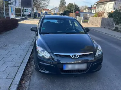 Używany Hyundai i30 109 KM (80 kW) 2009 Czarny Sedan/Limuzyna