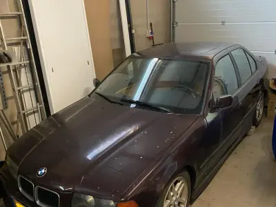 Gebraucht BMW 320 150 PS (110 kW) 1994 Rot Limousine