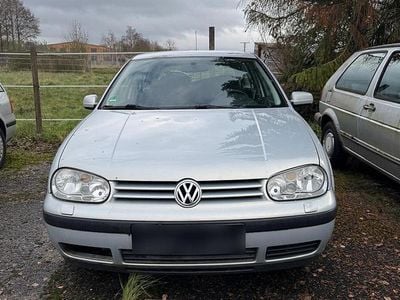 Second-hand VW Golf IV 101 CP (74 kW) 1999 Argintiu Hatchback