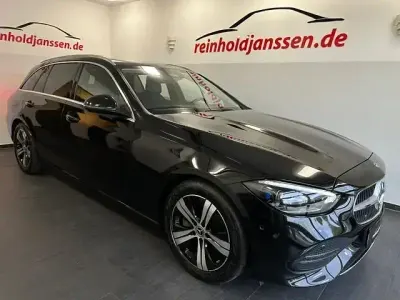 Gebraucht Mercedes C200 Avantgarde 163 PS (119 kW) 2023 Schwarz Limousine