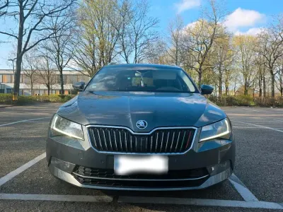 Gebraucht Skoda Superb 190 PS (139 kW) 2016 Blau Kombi
